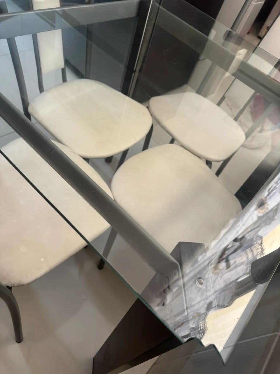 Mesa de vidro com 4 cadeiras - Foto 2