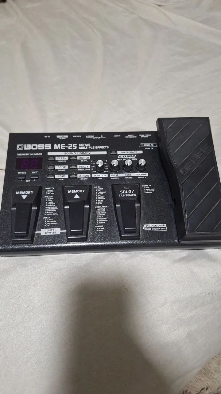 Pedaleira Boss ME 25