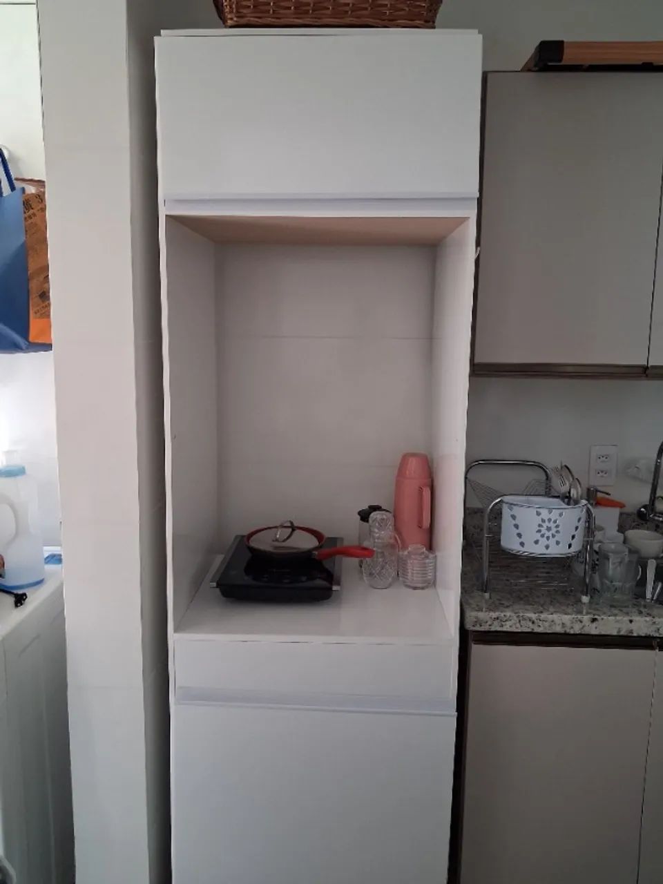 Torre quente branca com 2 portas 