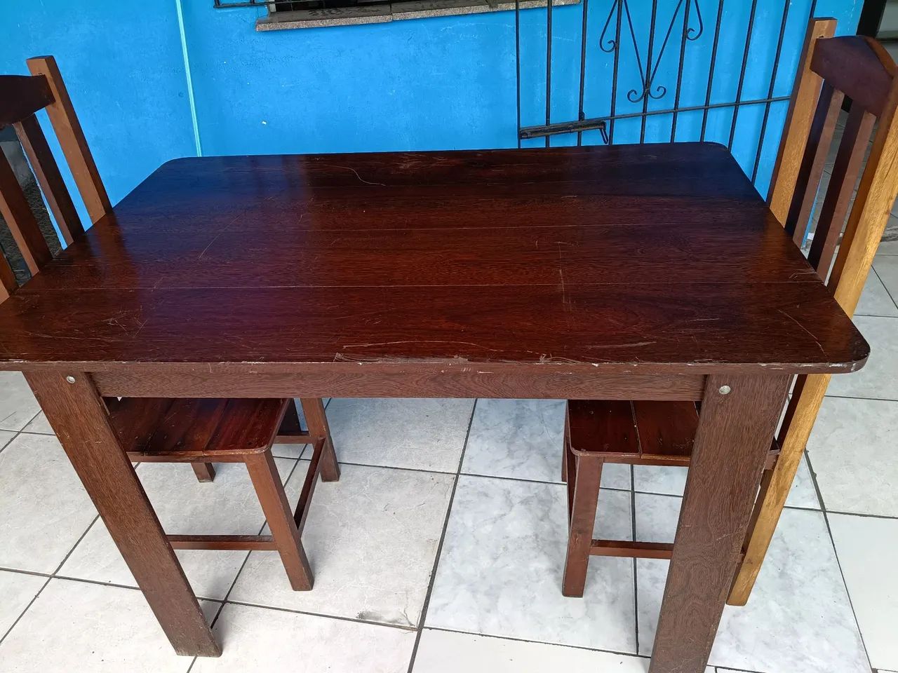 Mesa de angelim com 2 cadeiras - Foto 3