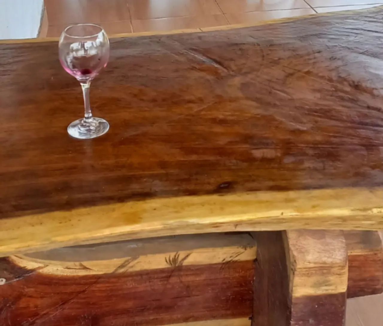 Vendo mesa de madeira pura  - Foto 4