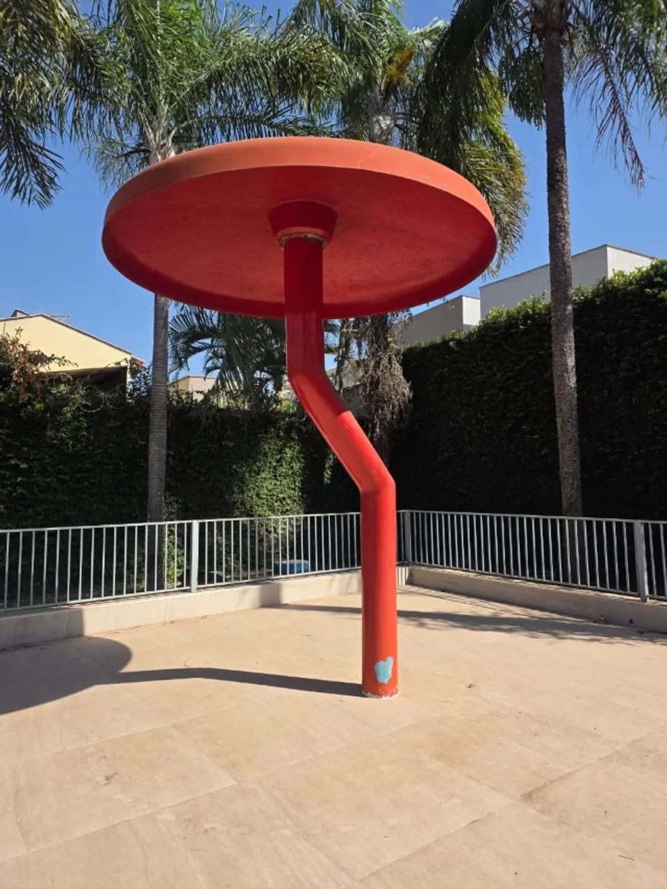 Cogumelo e bomba para piscina
