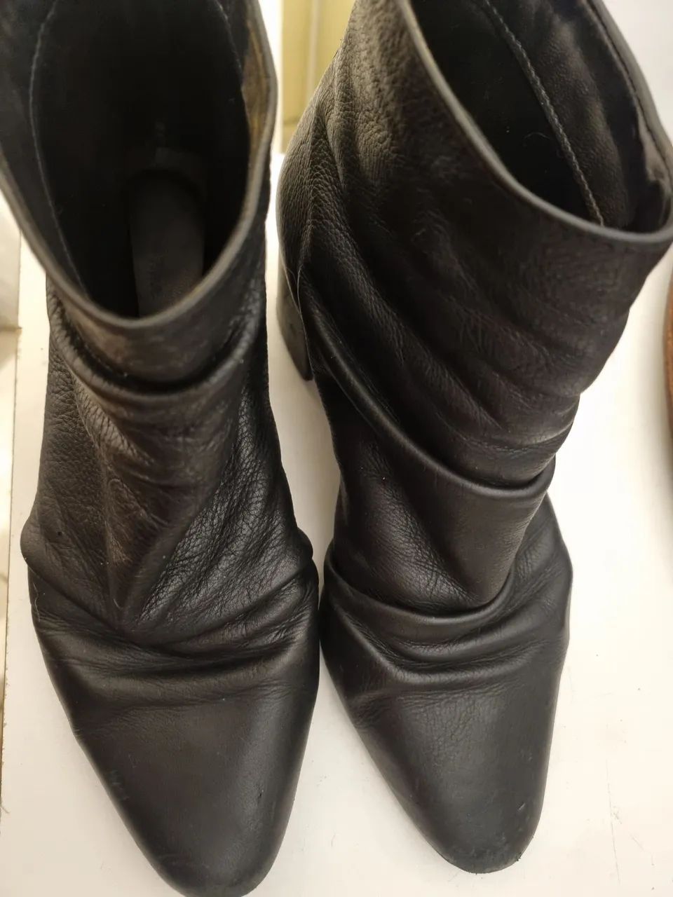 Bota couro legítimo tam.35 - Foto 4