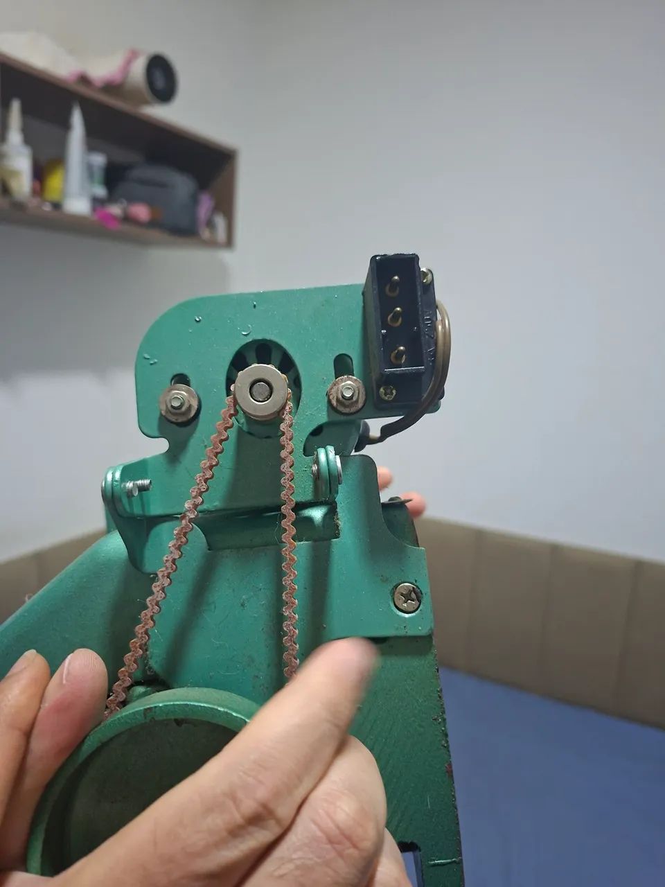 Máquina overlock com mesa de encaixe - Foto 2
