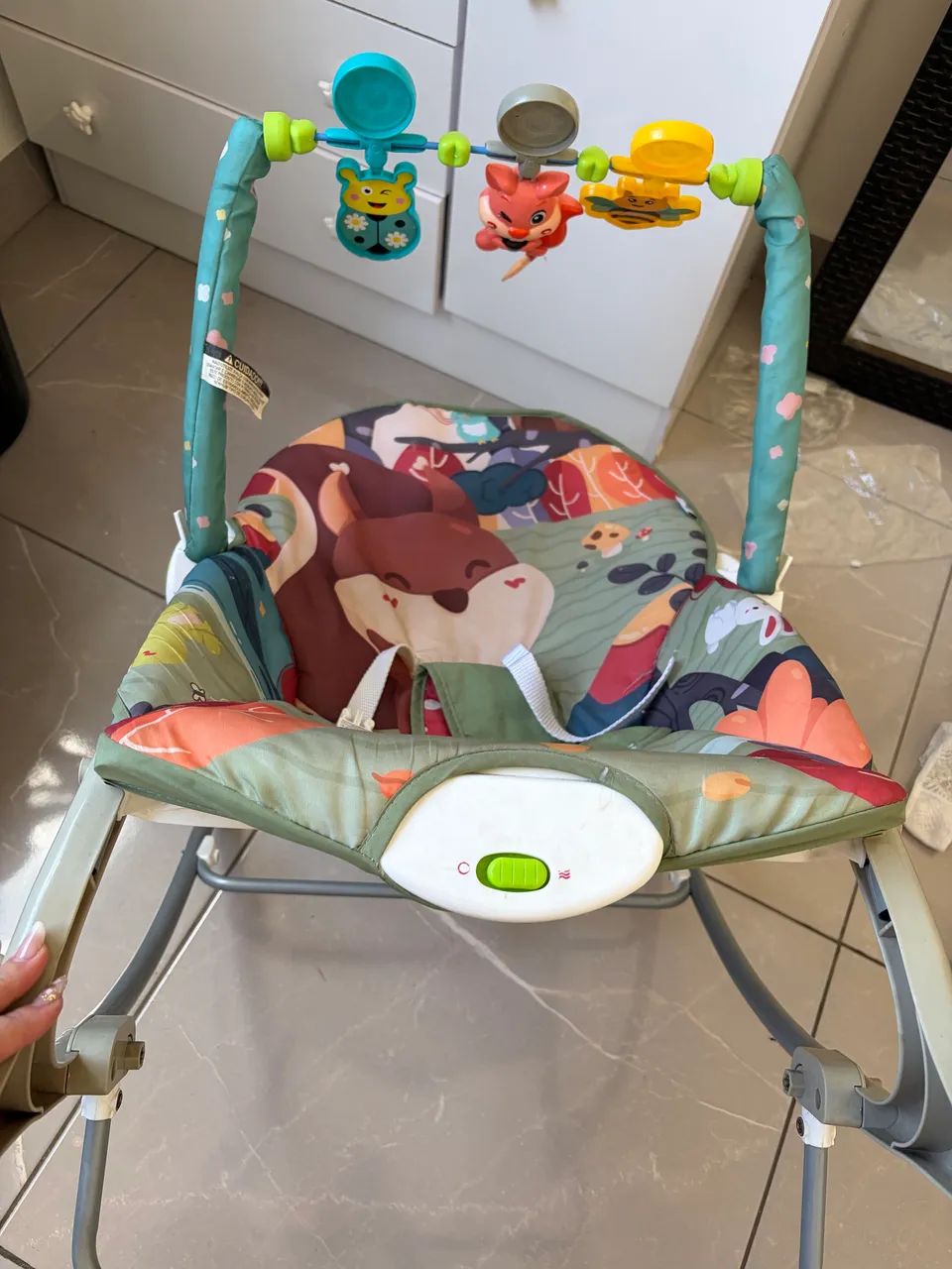 Cadeirinha de Descanso para Bebê com Vibração e Móbile - Foto 4