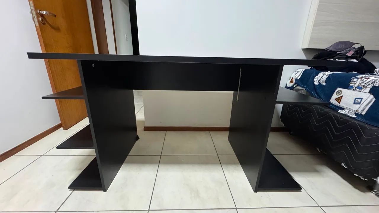Mesa de escritório preta - Foto 2
