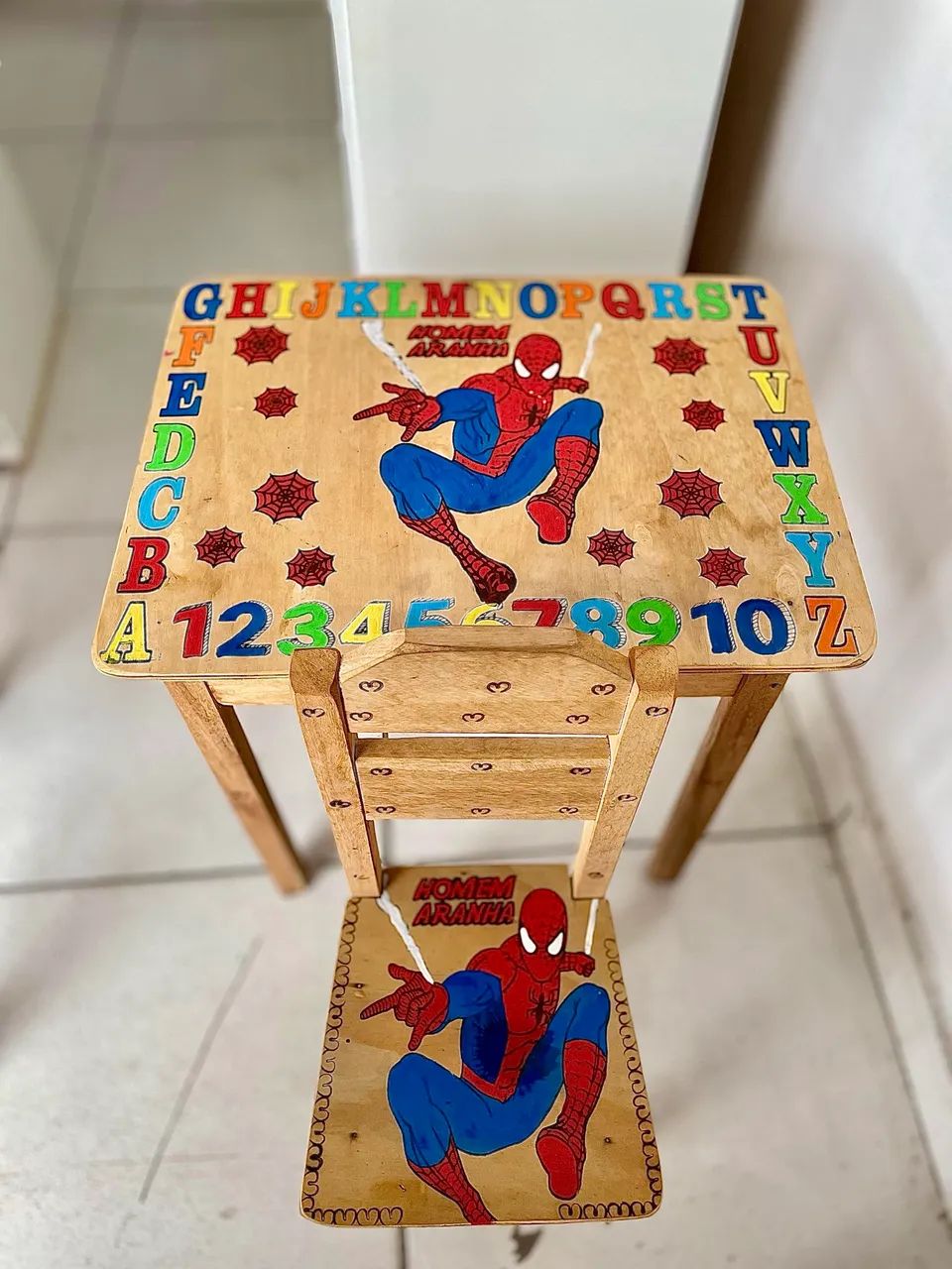 Cadeira+ Mesa Infantil temática 