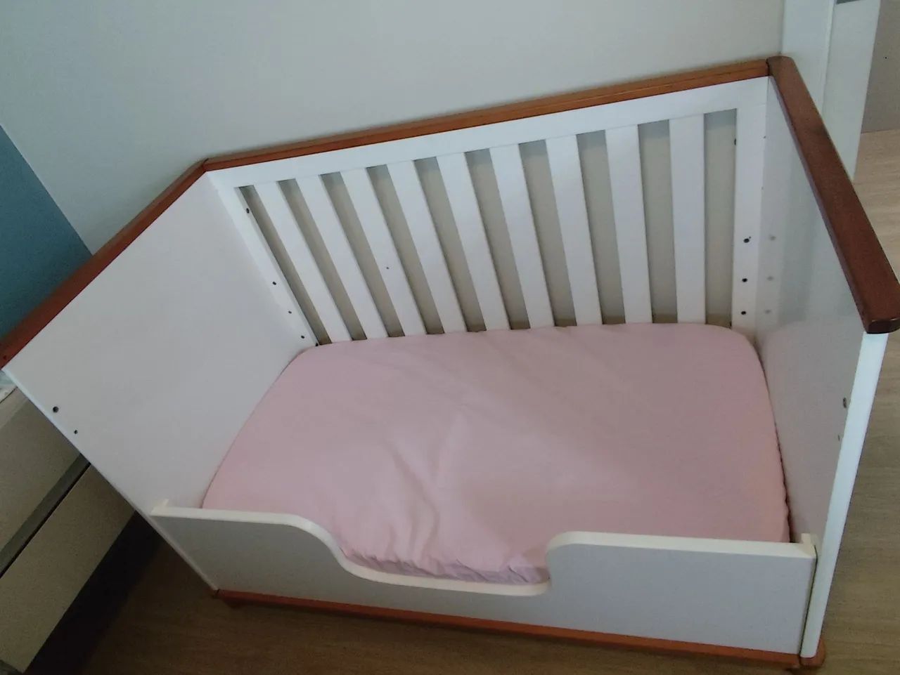 Berço e cômoda 