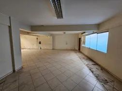 Prédio comercial com loja e área cosntruída de 624,40 m² ,em 3 pisos , em terreno de 200m²