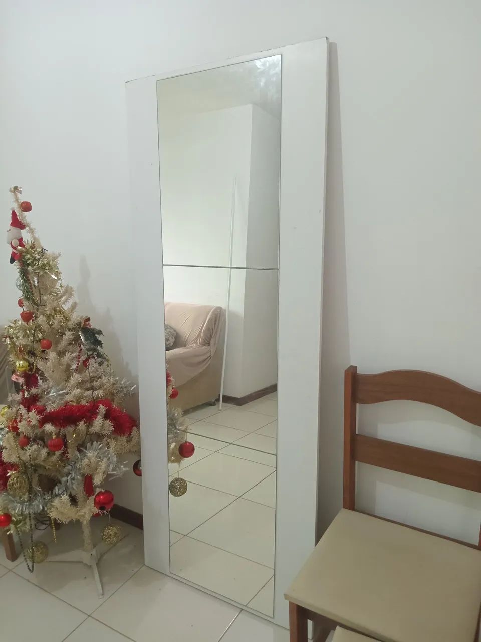 Espelho com moldura de compensado branco 180×47 com no total de espelho junto com a moldur - Foto 3