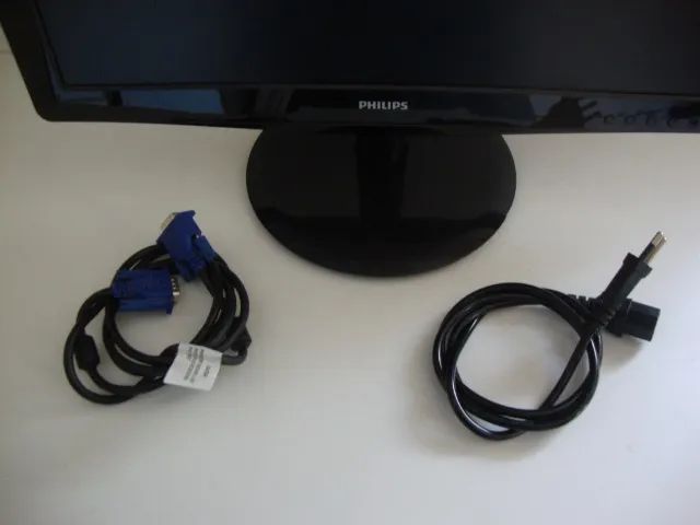 Monitor LCD Philips Modelo 196 V3L - Foto 2