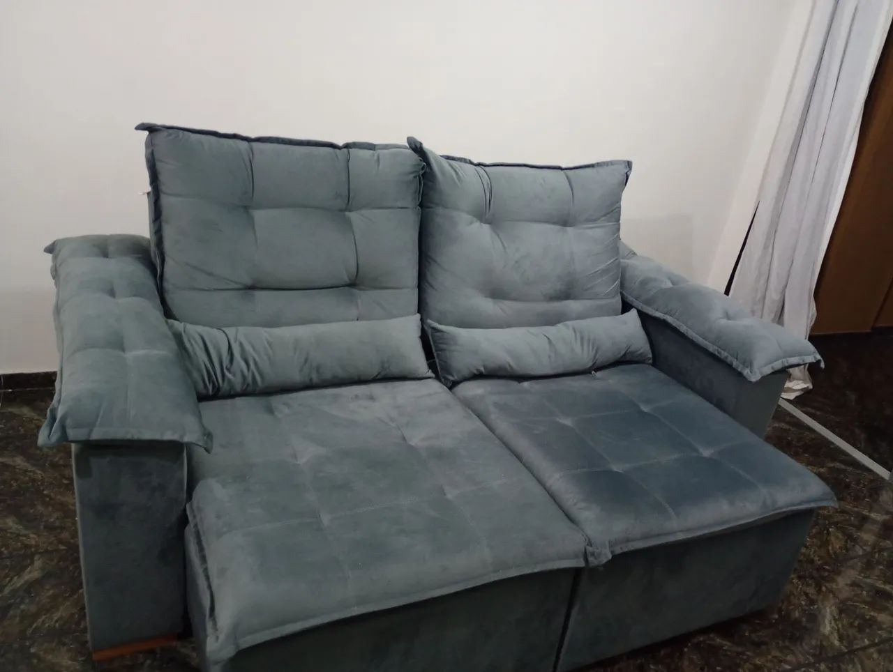 Sofá de 2 lugares super novo
