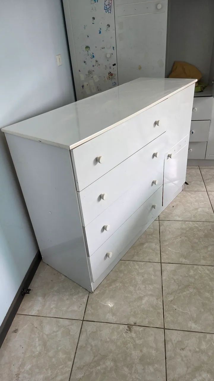 Cômoda 4 gavetas e 1 porta. - Foto 2