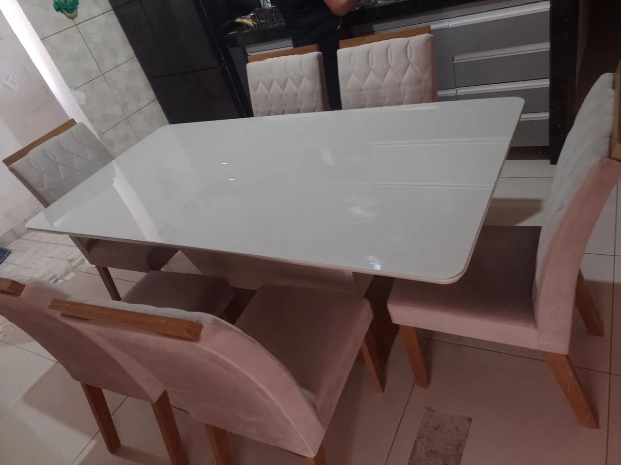 Mesa  de jantar com 6 cadeiras 