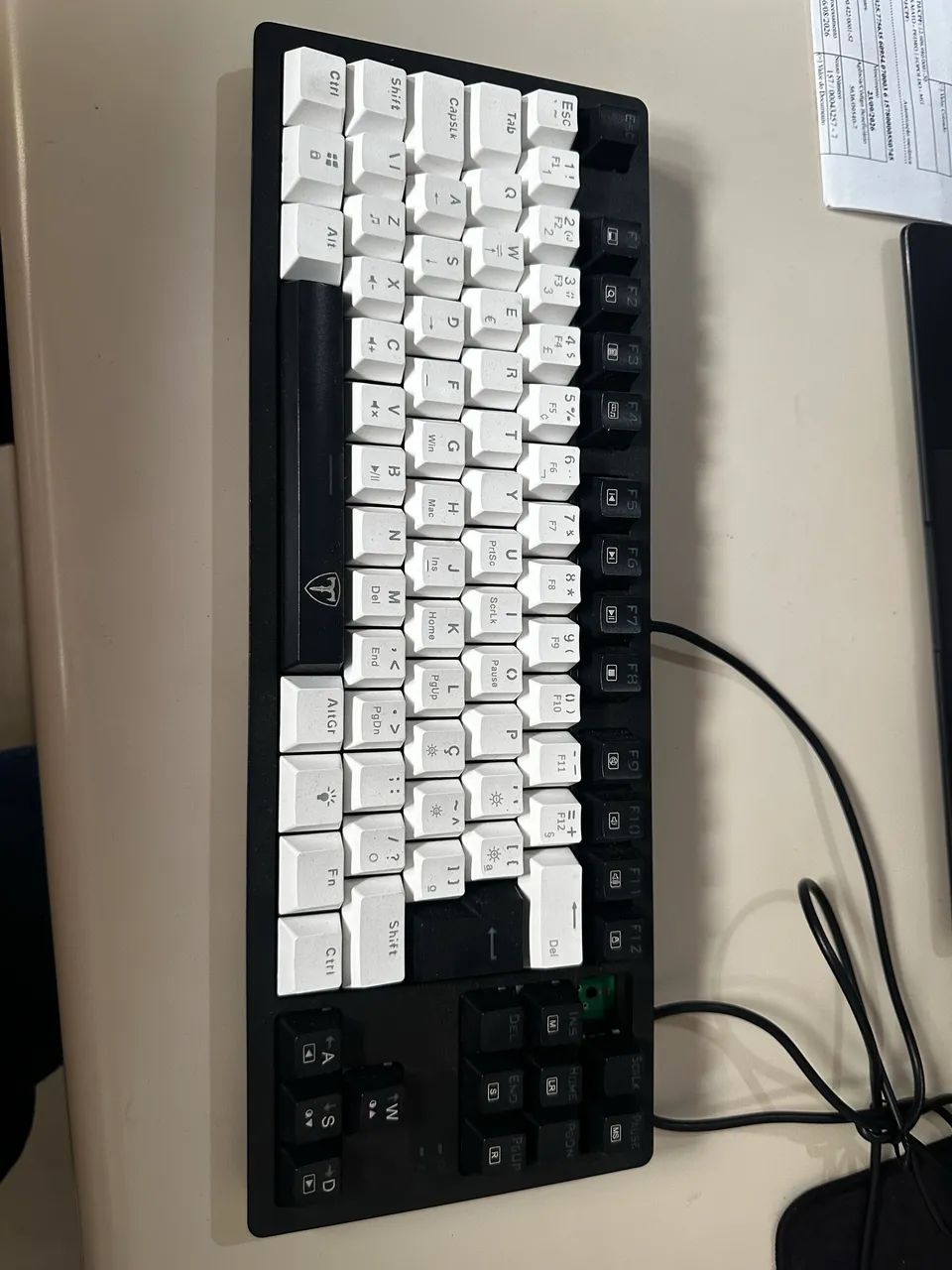 Teclado mecânico, switch RED preto com teclas Brancas   - Foto 4