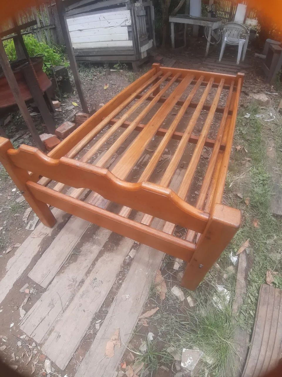 Cama de madeira solteiro 