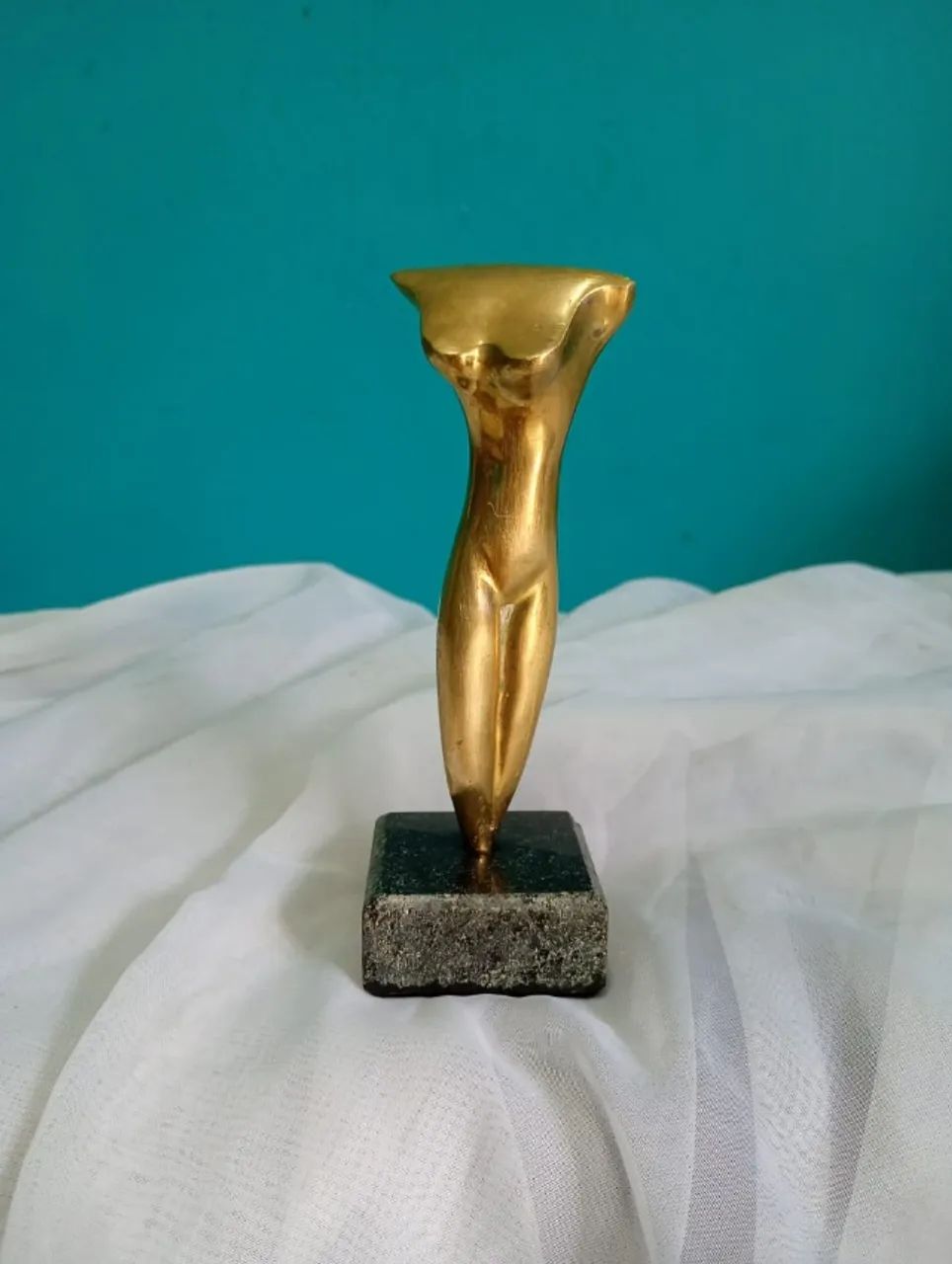 Antiga escultura nu /torso feminino em bronze e granito 