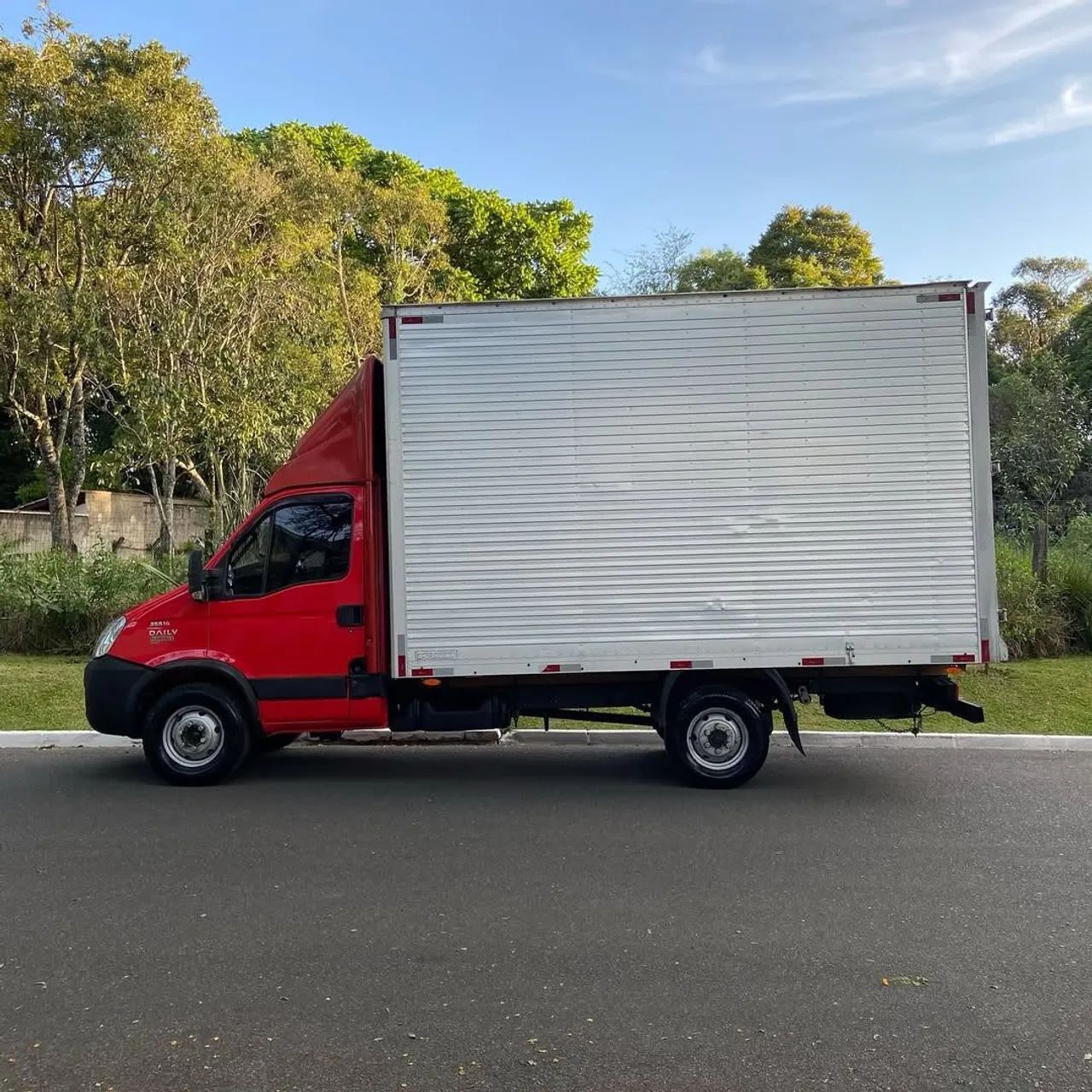 Iveco 35s14 Baú 2016 - Foto 3