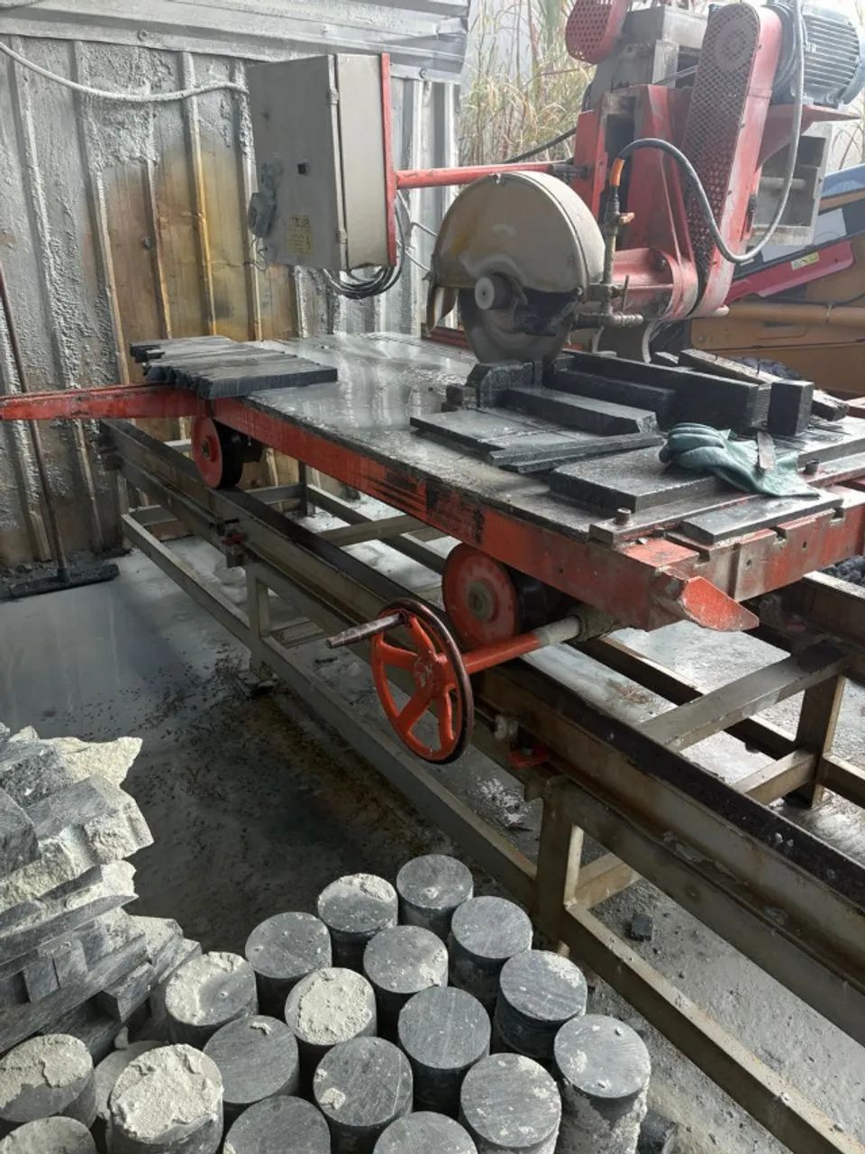 serra mono bloco  para pedra sabão granito e marmore muito bruta de ferro fundido - Foto 4