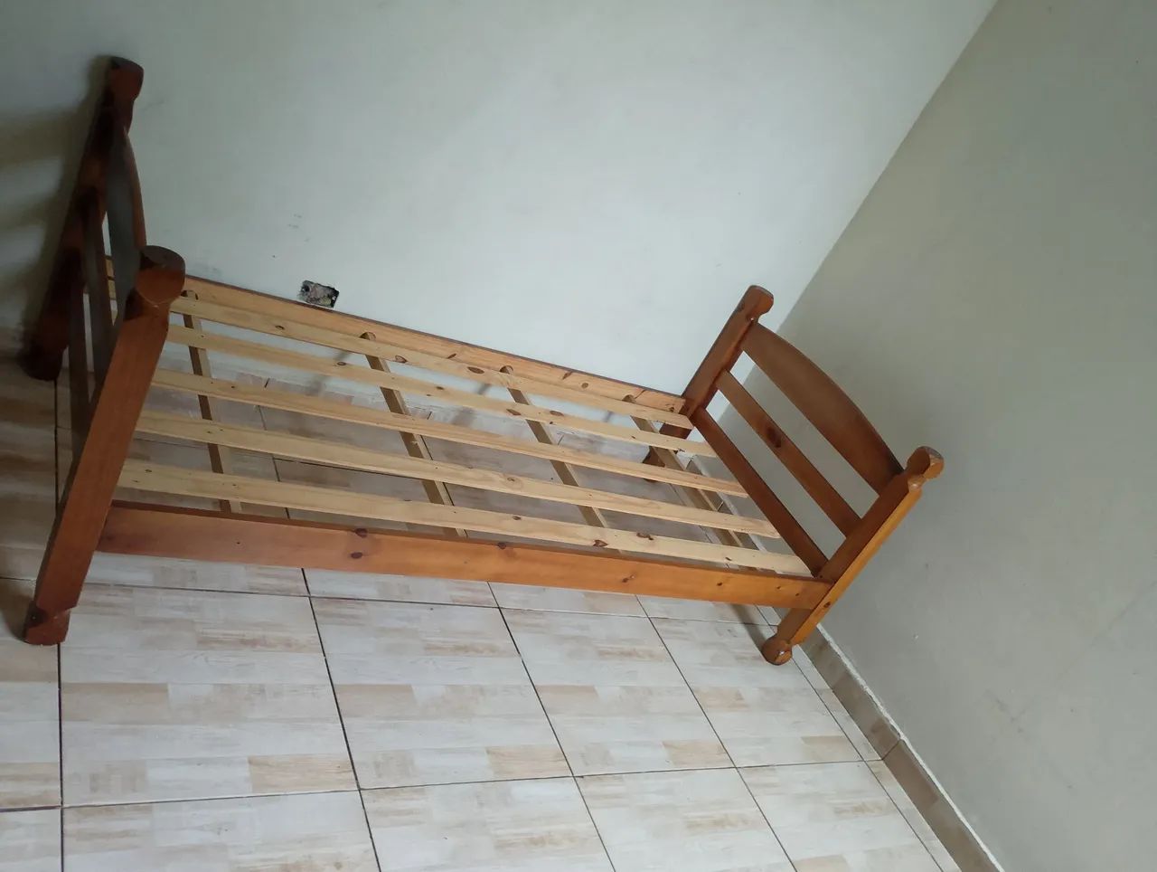 Cama de solteiro.