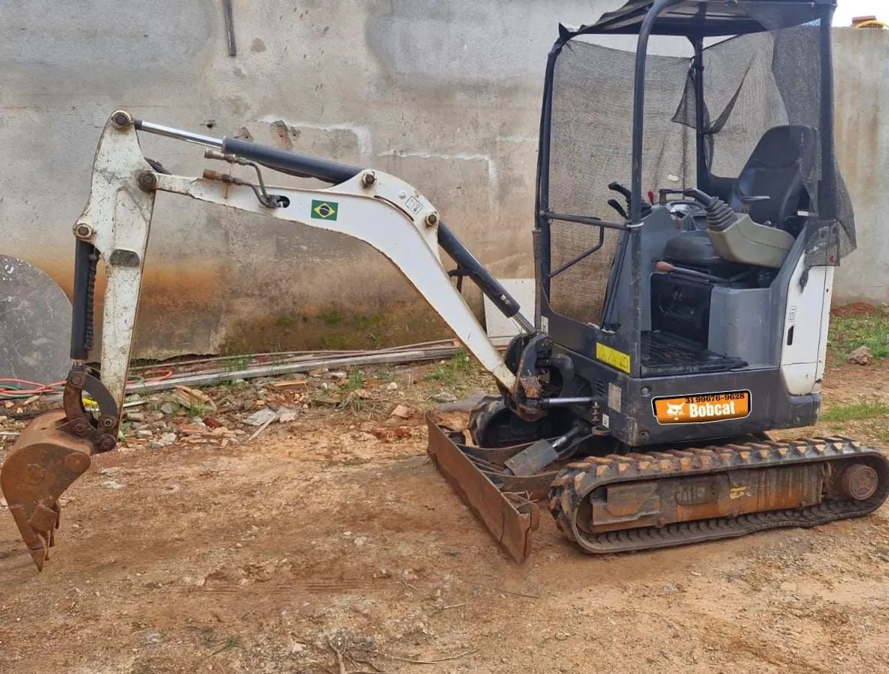 Mini escavadeira Bobcat E20 é conchas  - Foto 4
