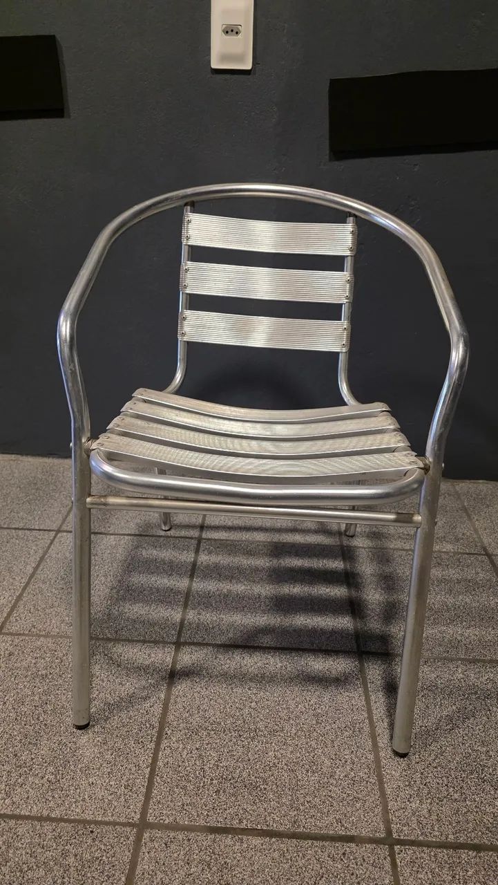 Jogo de mesa com 6 cadeiras de aluminio - Foto 3