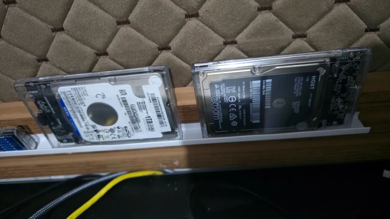 Hds 1tb de 150 cada já com case 