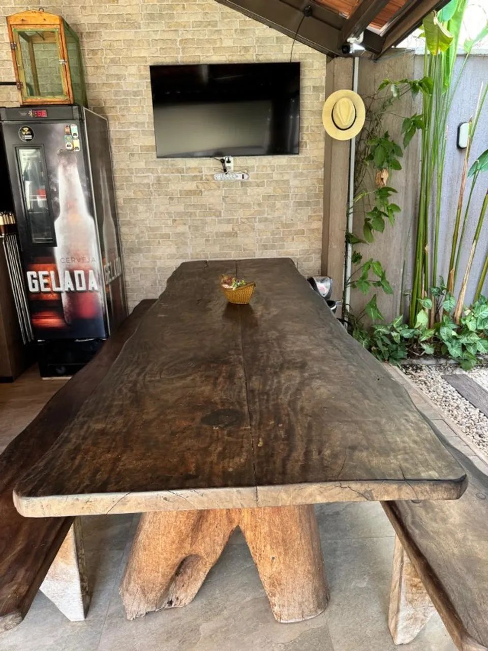 MESA RÚSTICA DE MADEIRA (CEDRO) COM BANCOS - Foto 3