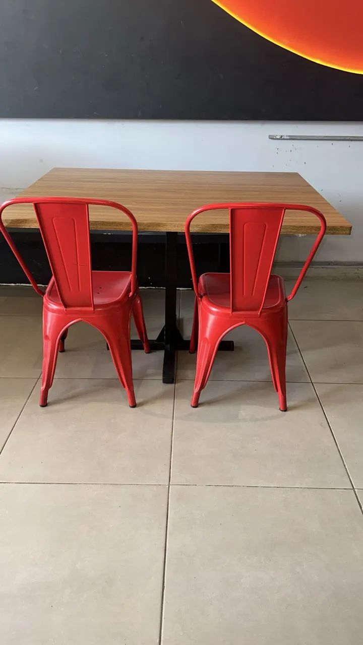 VENDO MESA PARA CANTO ALEMÃO 