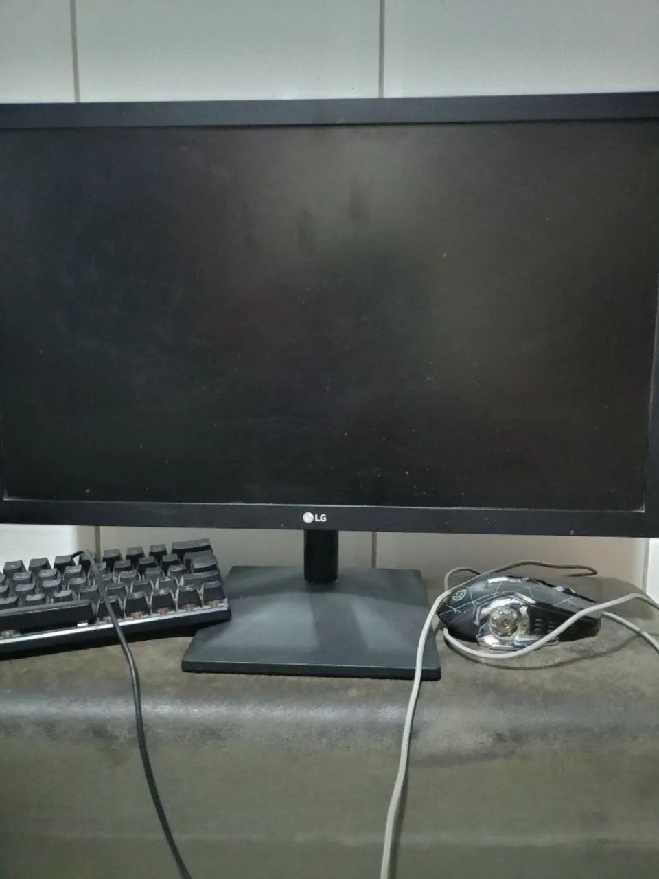Monitor ( acompanha cabos) + Teclado Gamer + Mouse Gamer