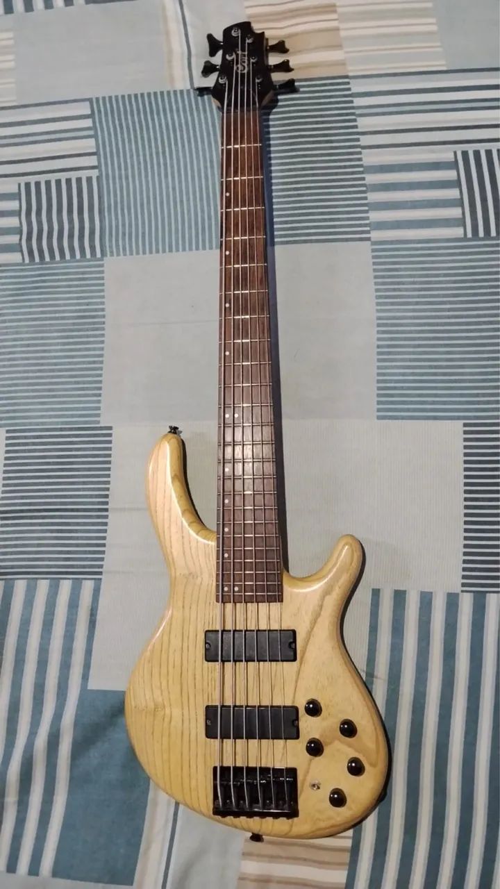 Cort B6 Action DLX VI AS Pré Mark Bass