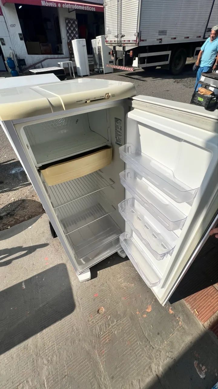 Geladeira Eletrolux 330L - Foto 2