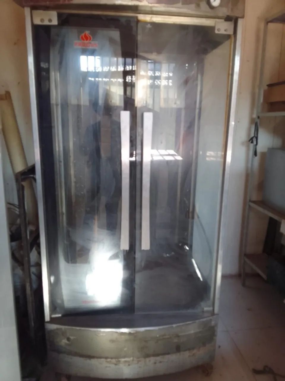 2 Maquina de assar Galeto 1 freezer por apenas 5000 - Foto 2
