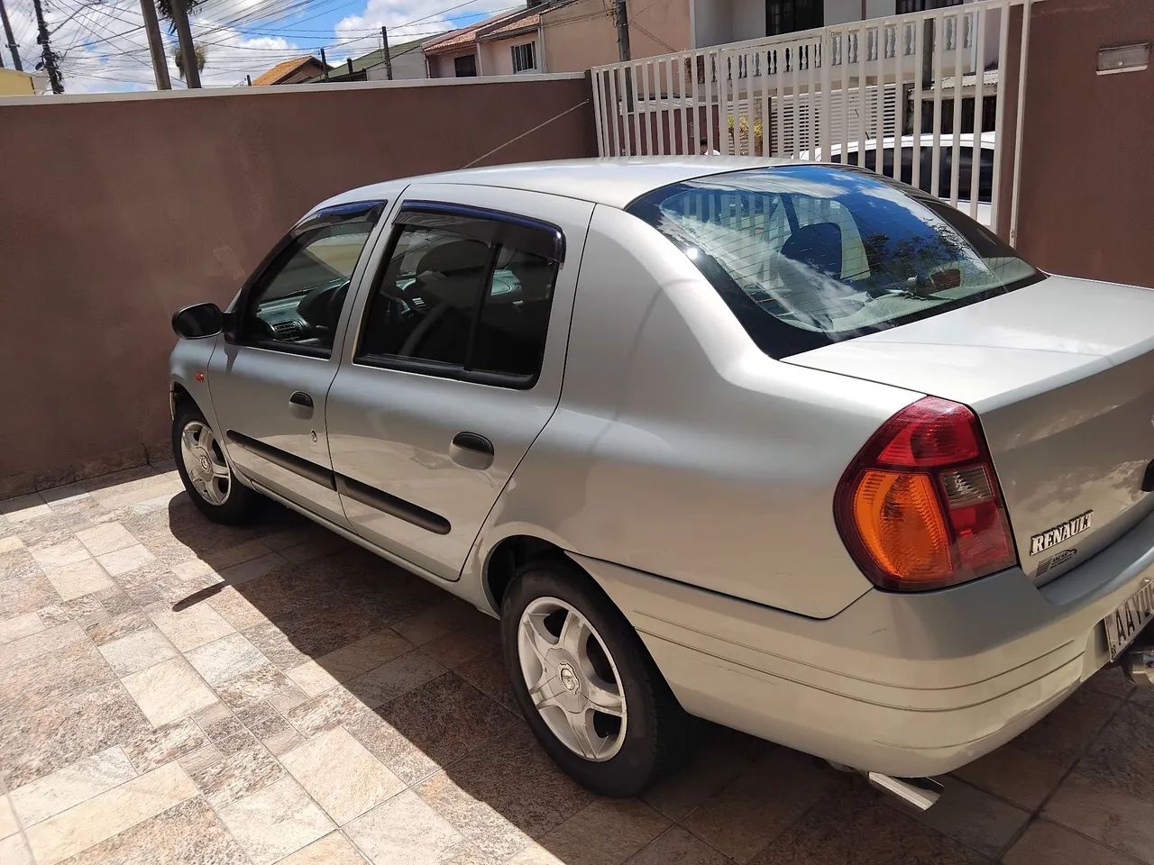 Renault Clio Clio RN/ Expression 1.6 16V 5p 2001