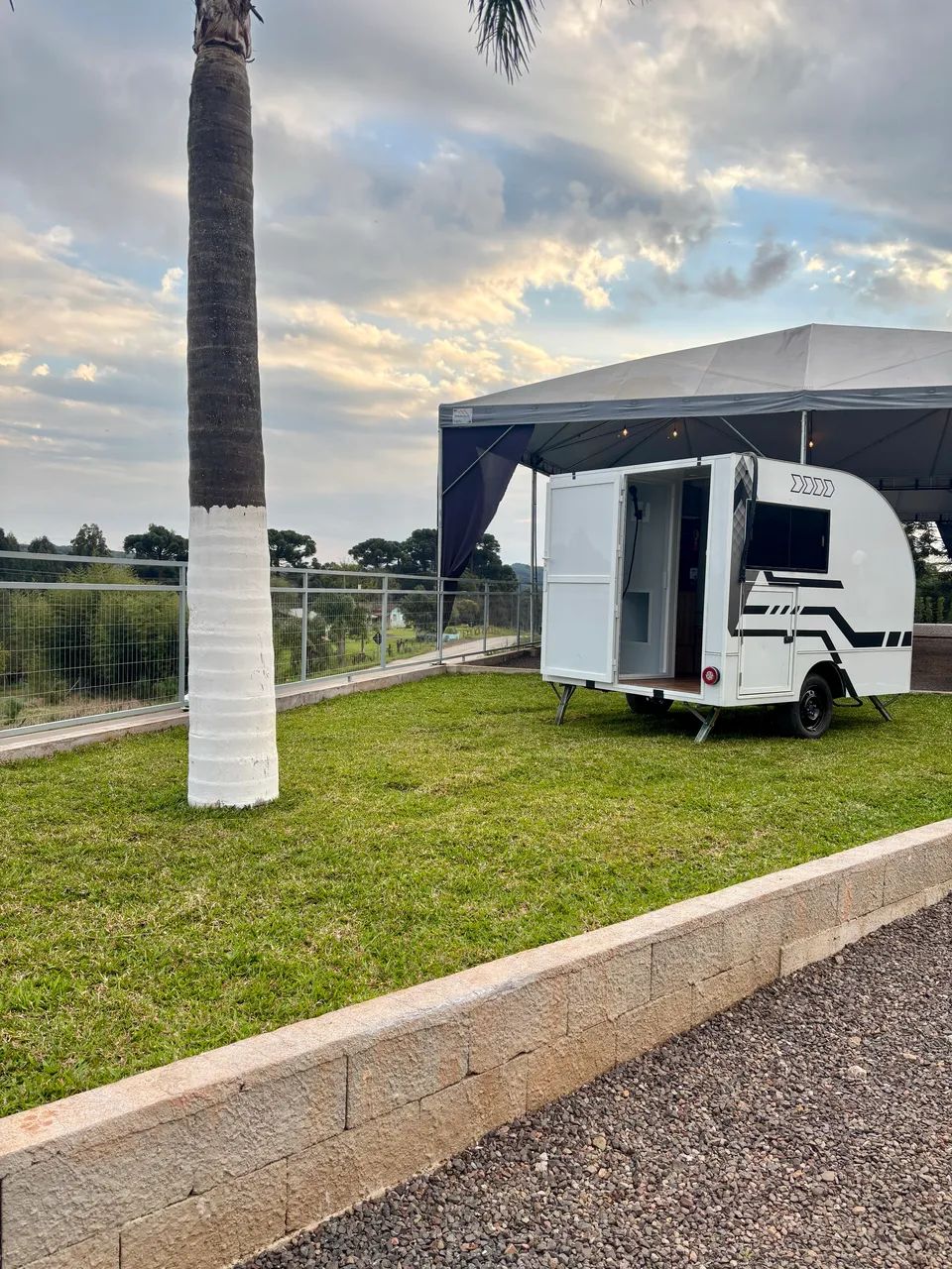 Trailer leve com banheiro  - Foto 5