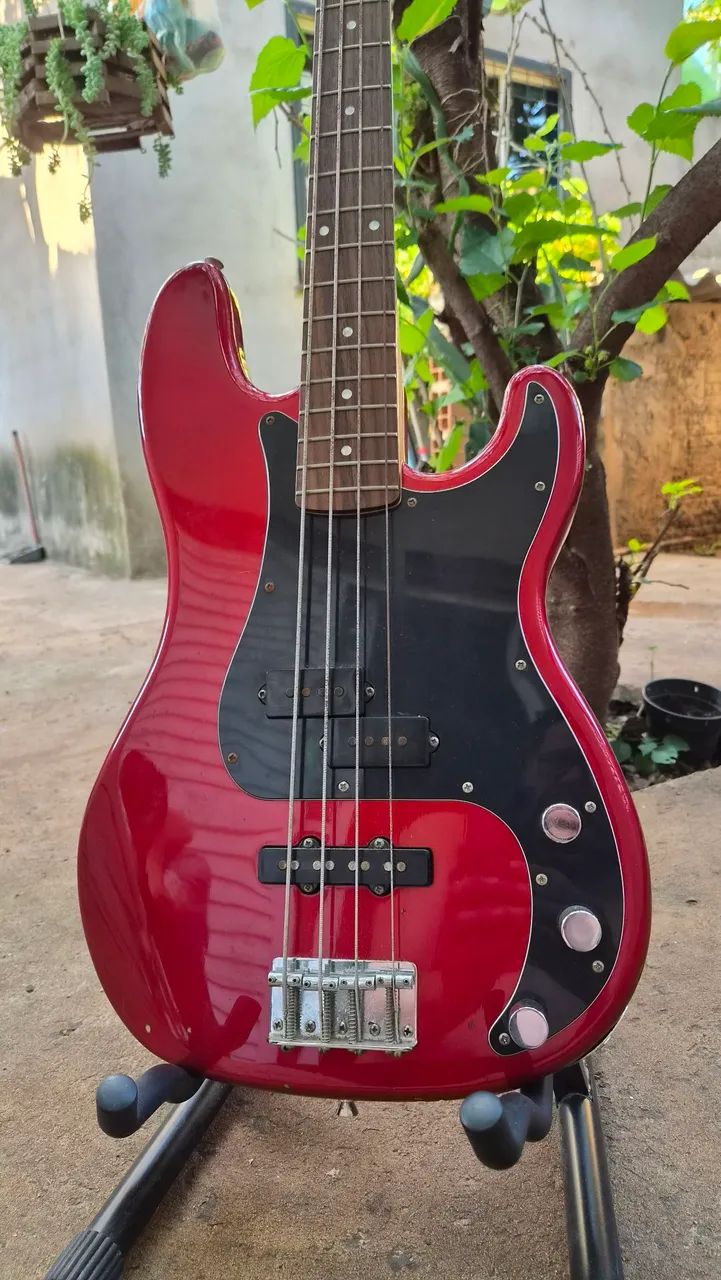 Baixo Fender Squier PBass