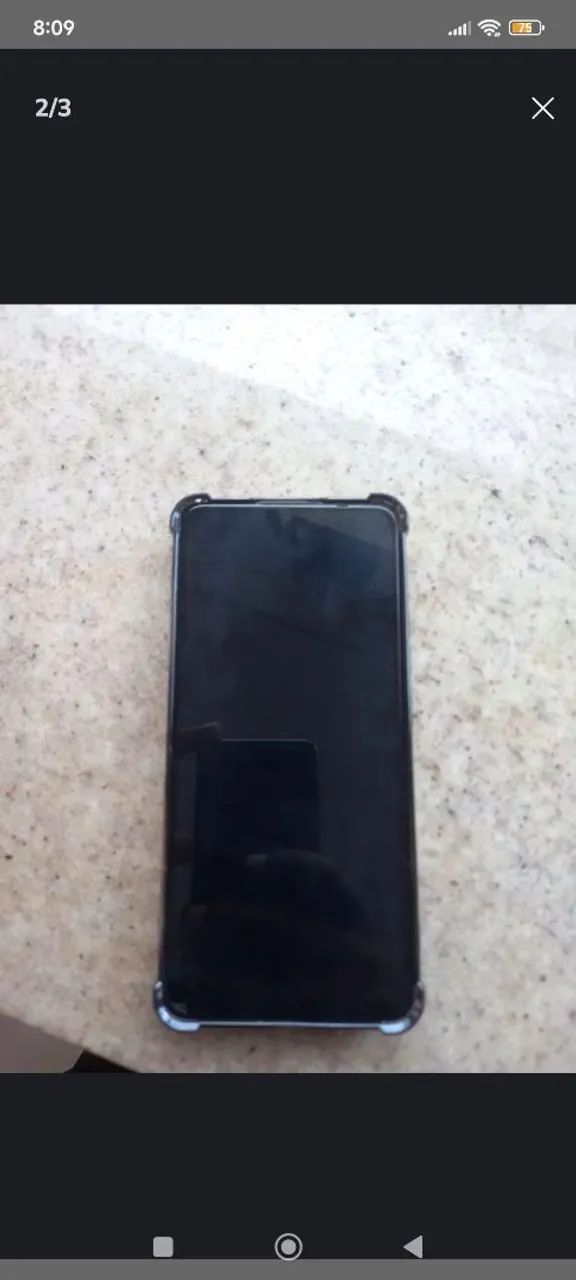 Celular zero sem detalhes 