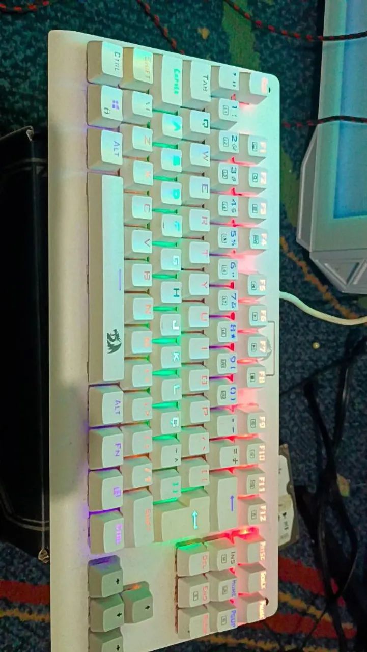 TECLADO MECÂNICO REDRAGON DARK AVENGER - BRANCO