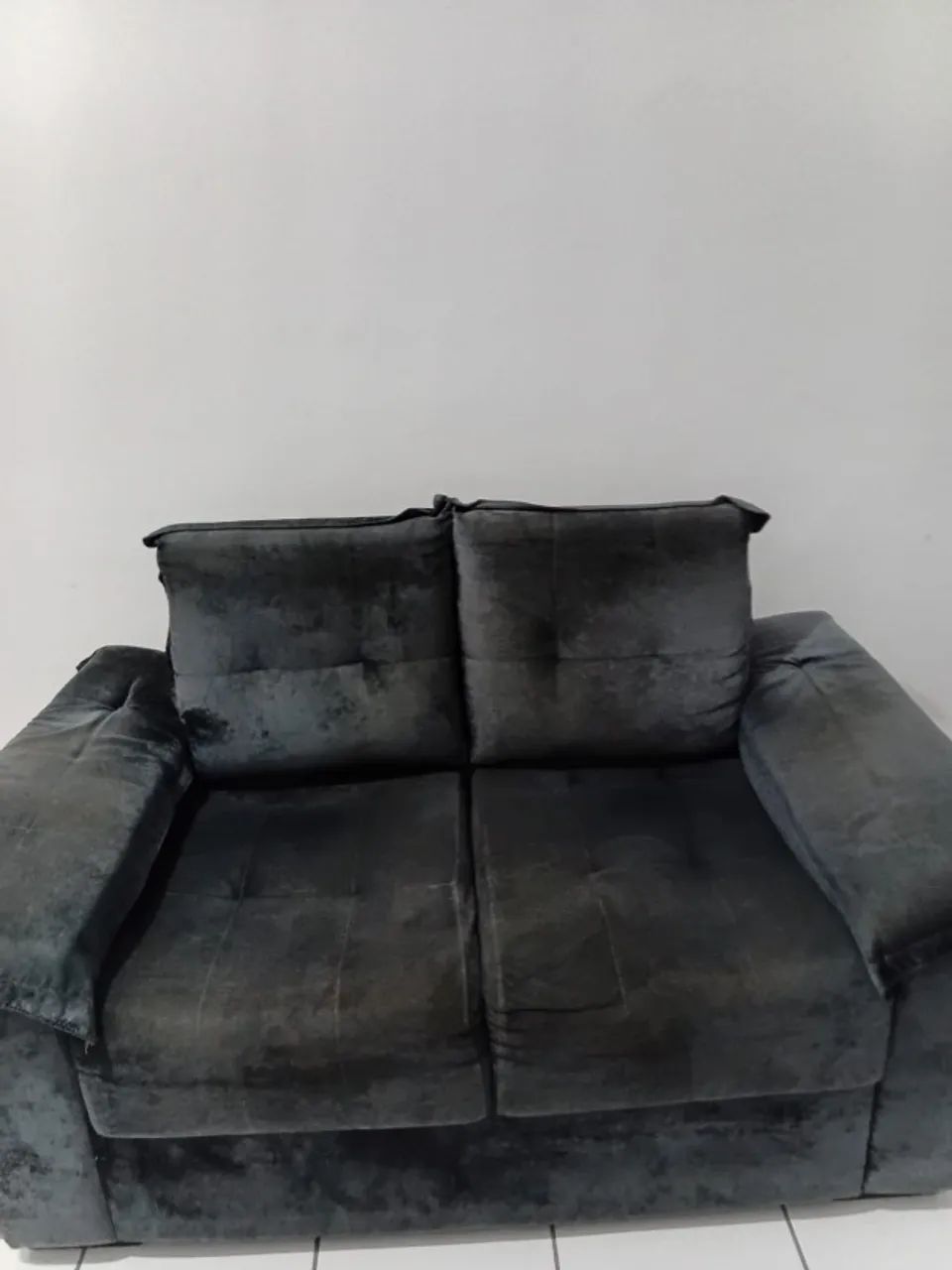 Sofá e  guarda-roupa 