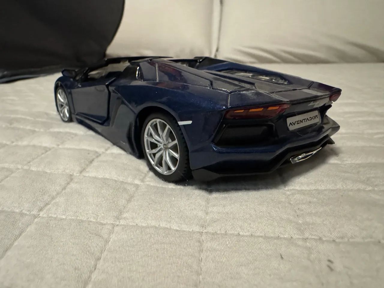 Miniatura Lamborghini Aventador 1/24 - Foto 3