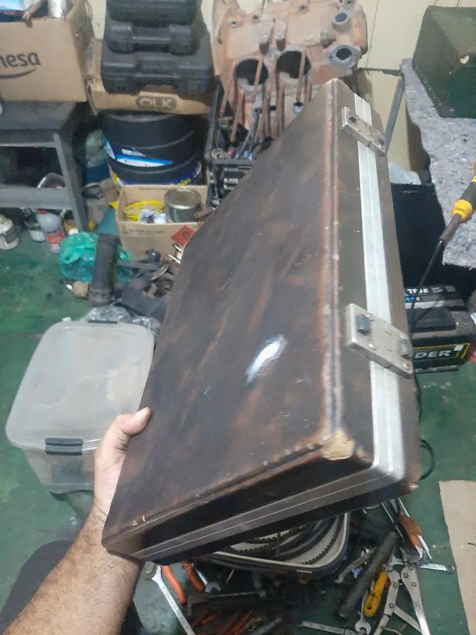 Old suitcase64985871573891120