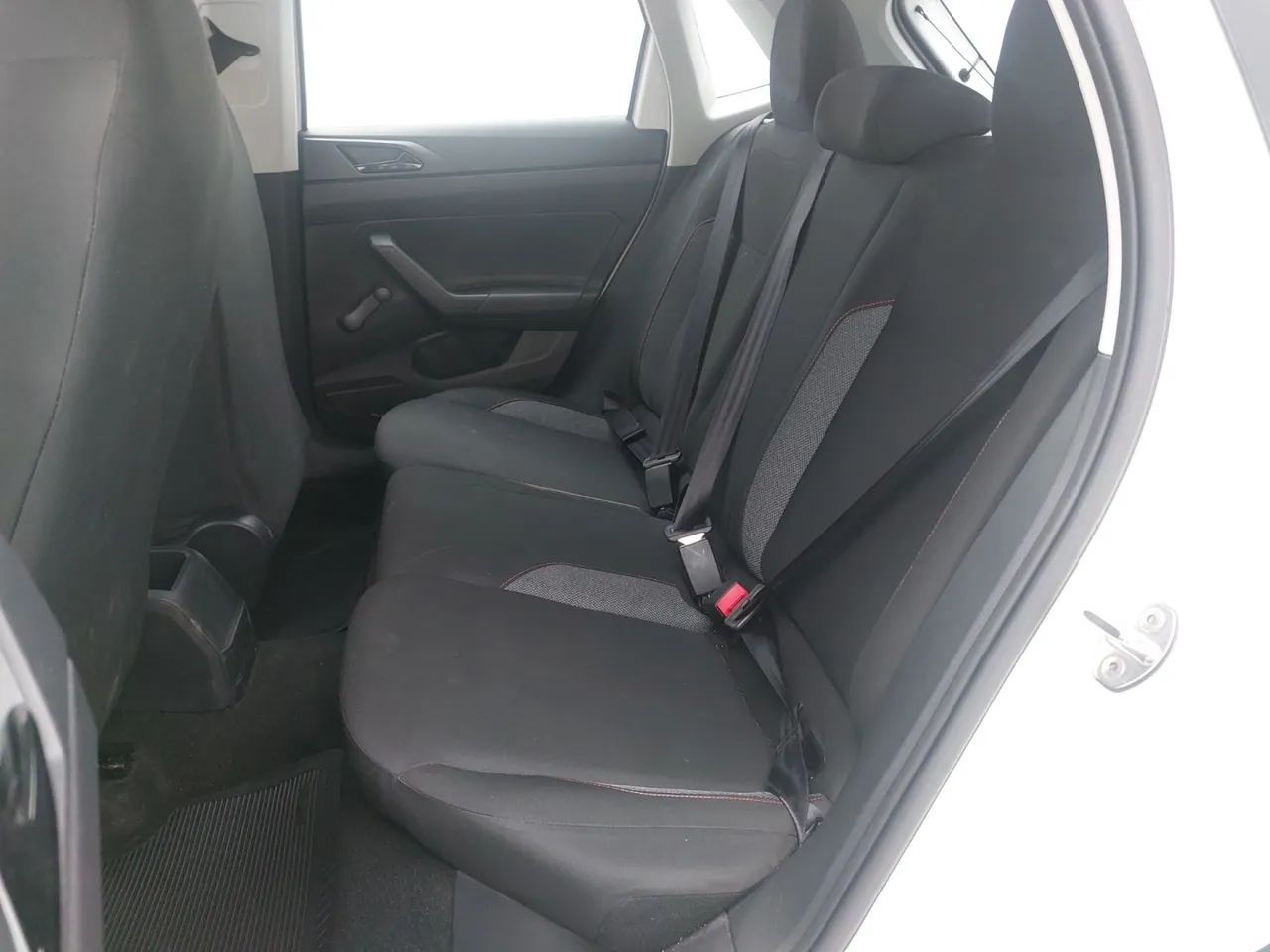 Volkswagen Polo Track 1.0 Flex 12V 5p, foto 17 de 18
