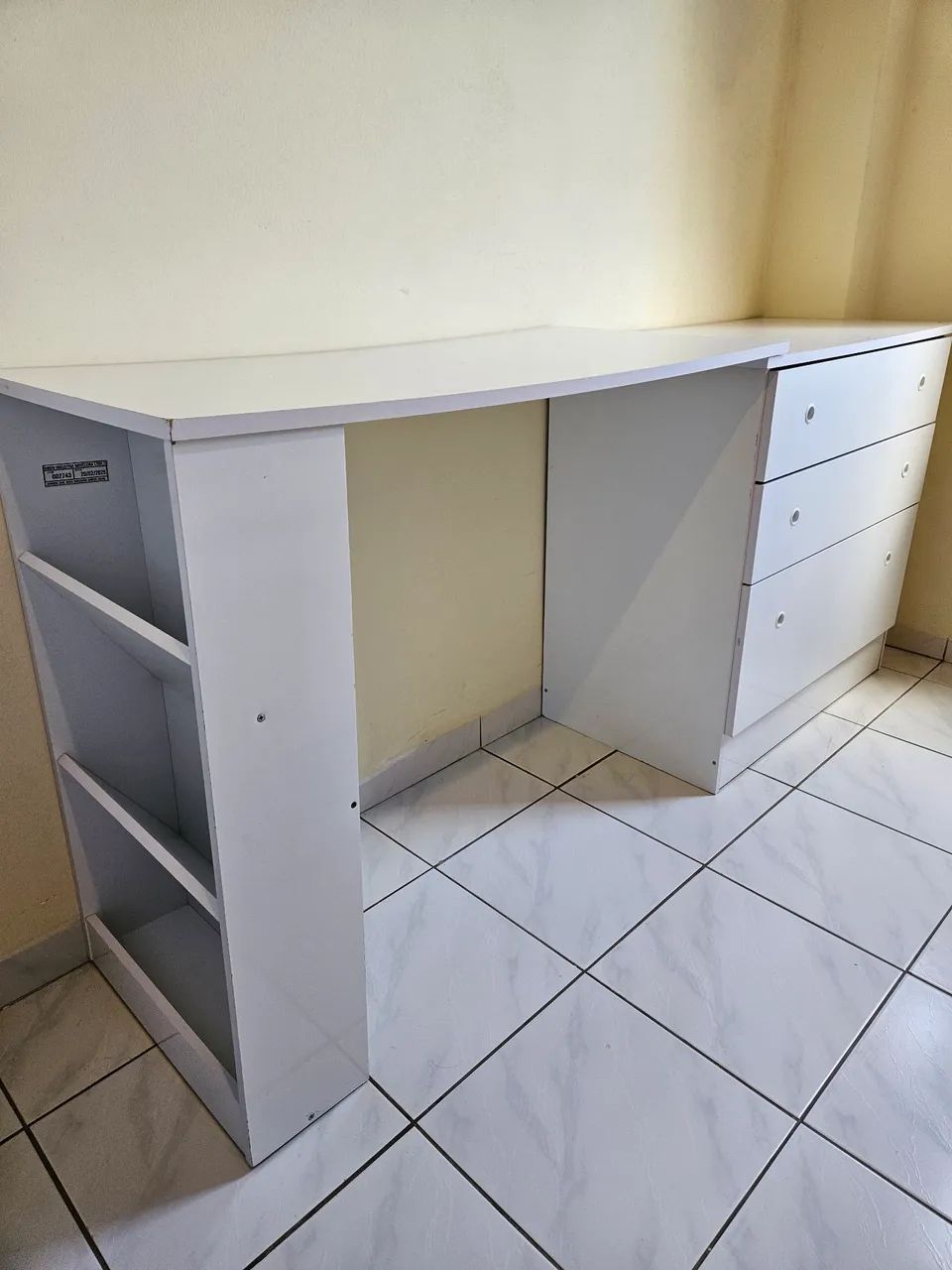 Comoda Infantil com Trocador Branco Excelente Estado - Foto 4