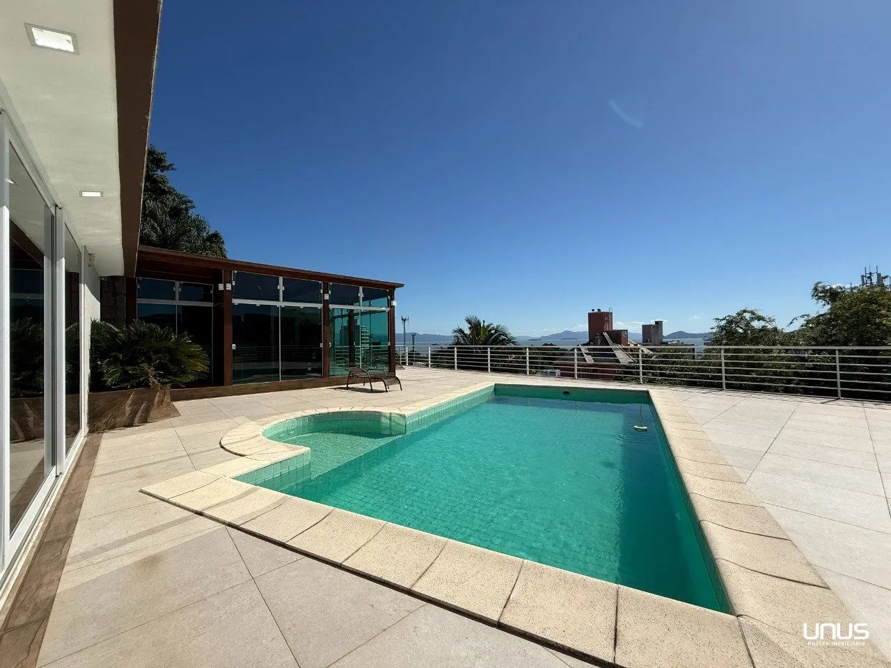 Casa com 3 suítes na Agronômica, Florianópolis.