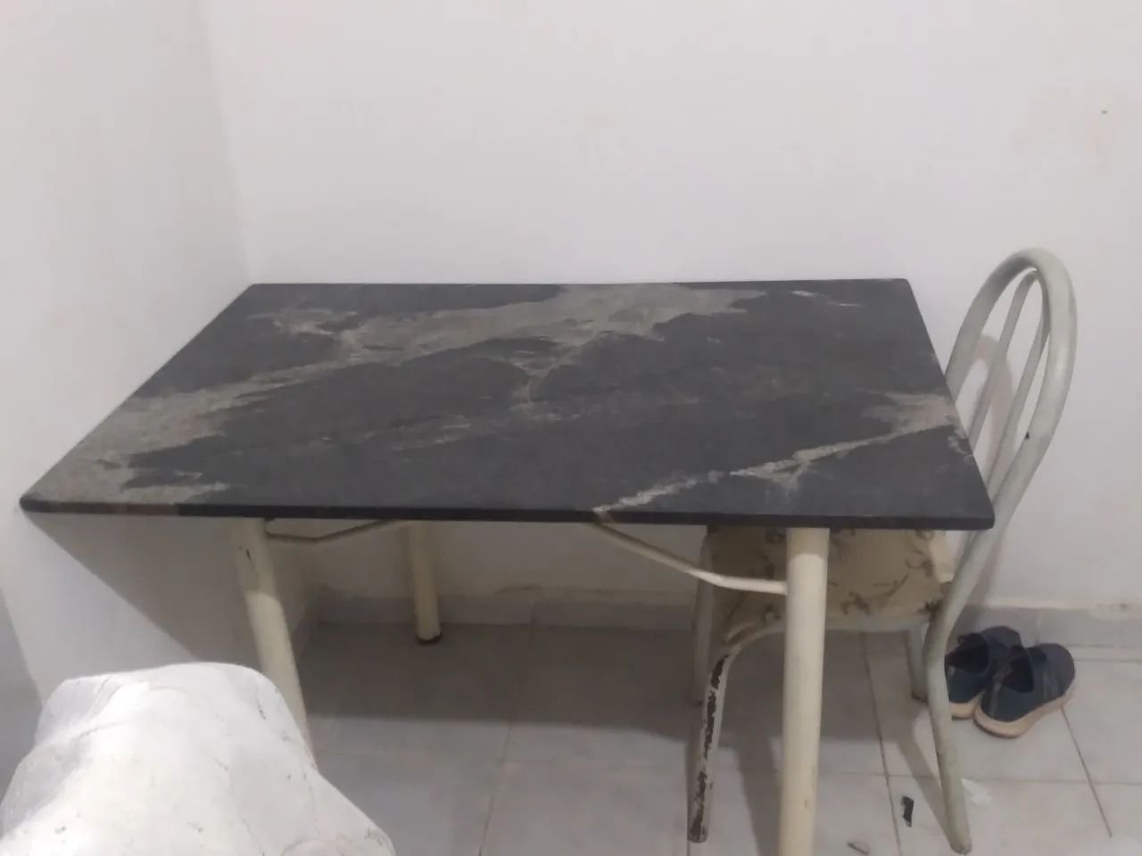 Mesa com 3 cadeiras usados - Foto 3