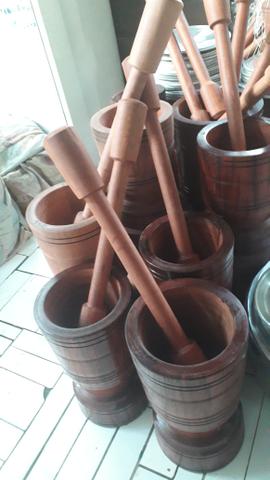 Pilão de madeira rústica