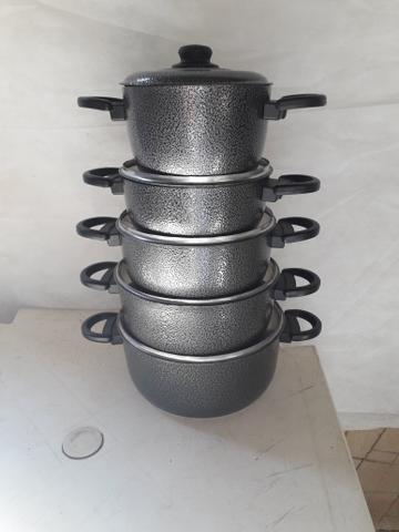 Jogo de panelas craqueadas