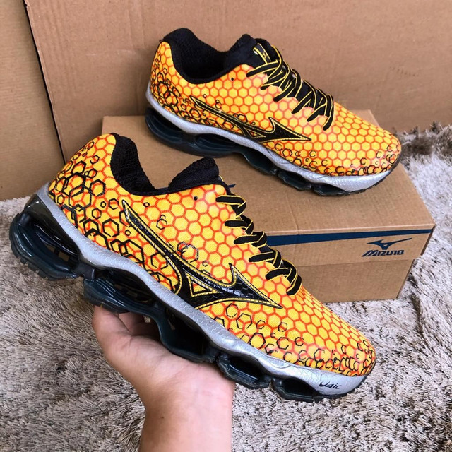tenis da abelhinha