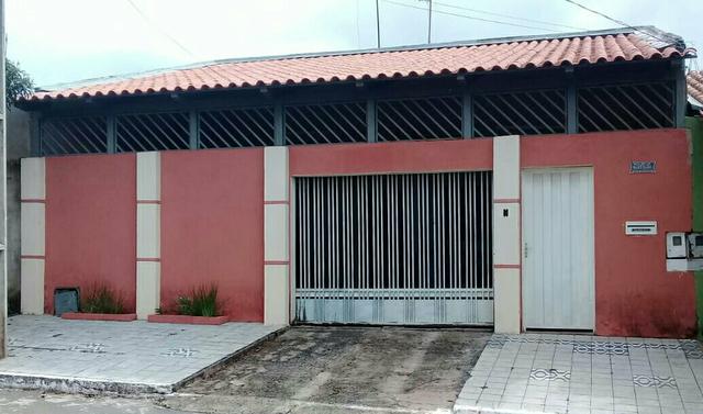 Vende-se essa casa com um barracão nos fundos - Foto 2