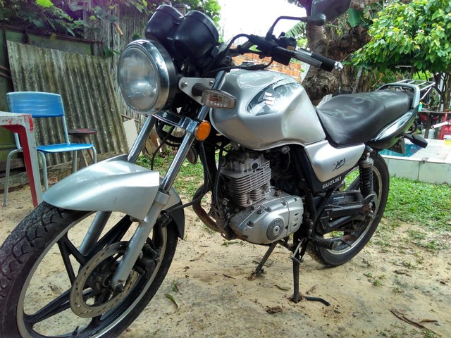 SUZUKI ANO 2011